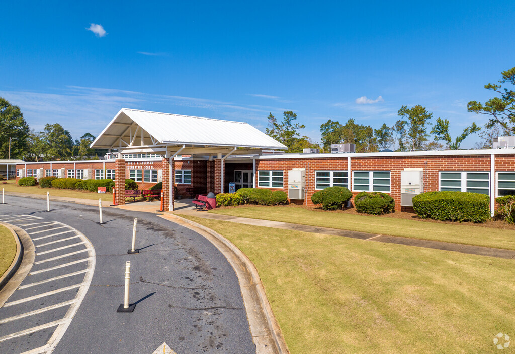 Atkinson Elementary School has a student-teacher ratio of 13 to 1.