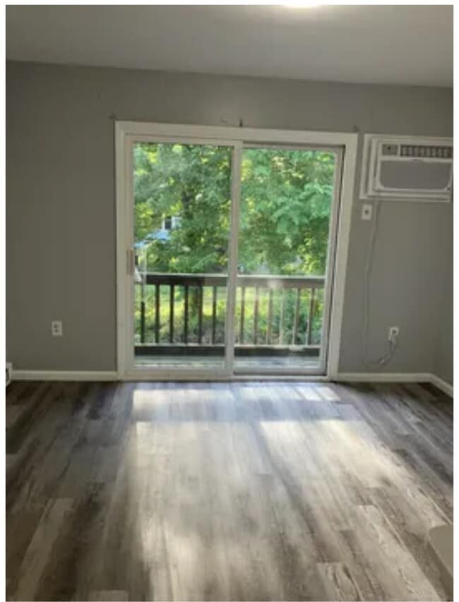 23 Shirley St unit Ledgeside Condominiu, Waterbury, CT 06708 - photo 3