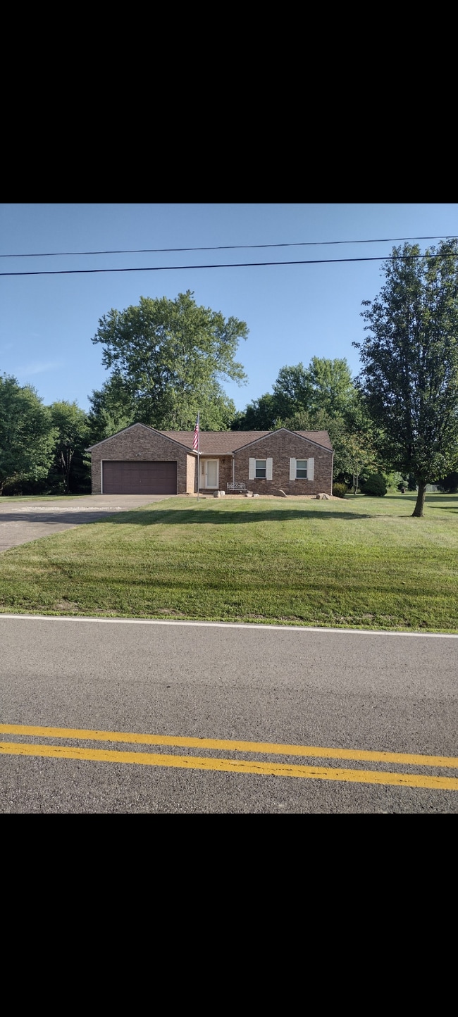 2330 Sneakville Rd, Lawrenceburg, IN 47025