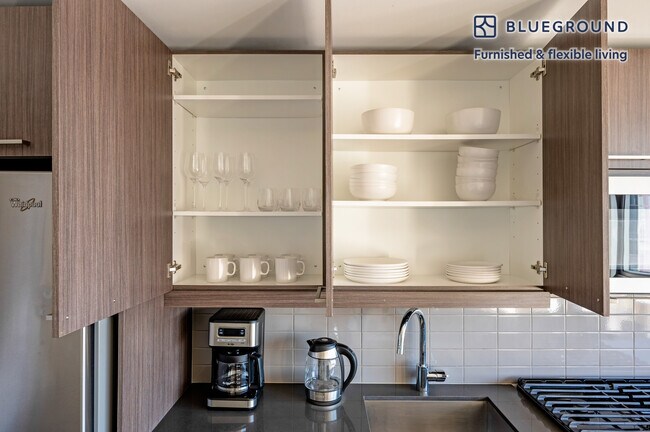 730 W Couch Place unit FL24-ID778, Chicago, IL 60661 - photo 6