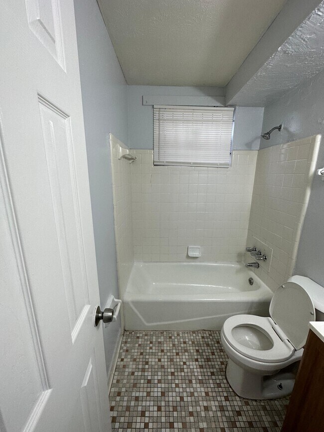 1625 W 26th St unit 4, Jacksonville, FL 32209 - photo 3