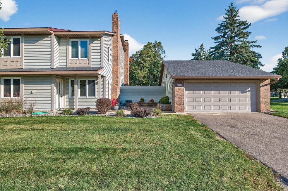 4682 Lenore Ln, Saint Paul, MN 55122 - photo 1