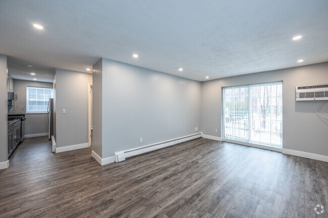 1BR, 1BA - 720SF - Living/Dining Room