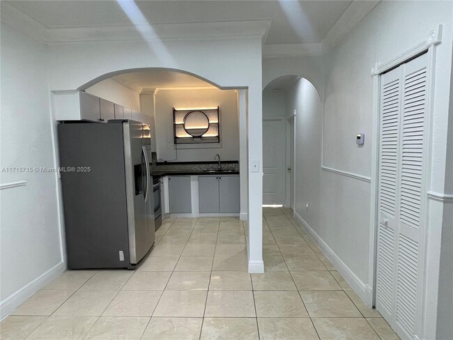 6115 NW 186th St unit 117, Hialeah, FL 33015 - photo 2