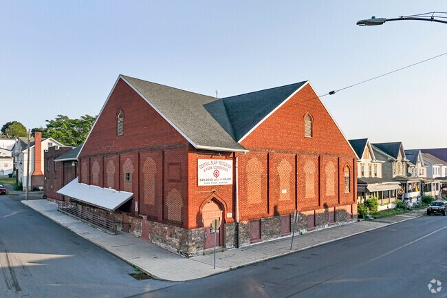 The 6th Ward Community Center offers basketball, bleachers and indoor gym, and volleyball.
