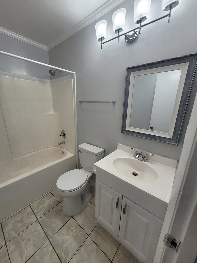 2201 Windcrest Dr, Florence, AL 35630 - photo 6