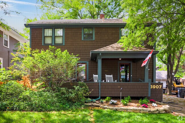 Many of the Sleepy Hollow homes have lots of greenery to compliment the homes.