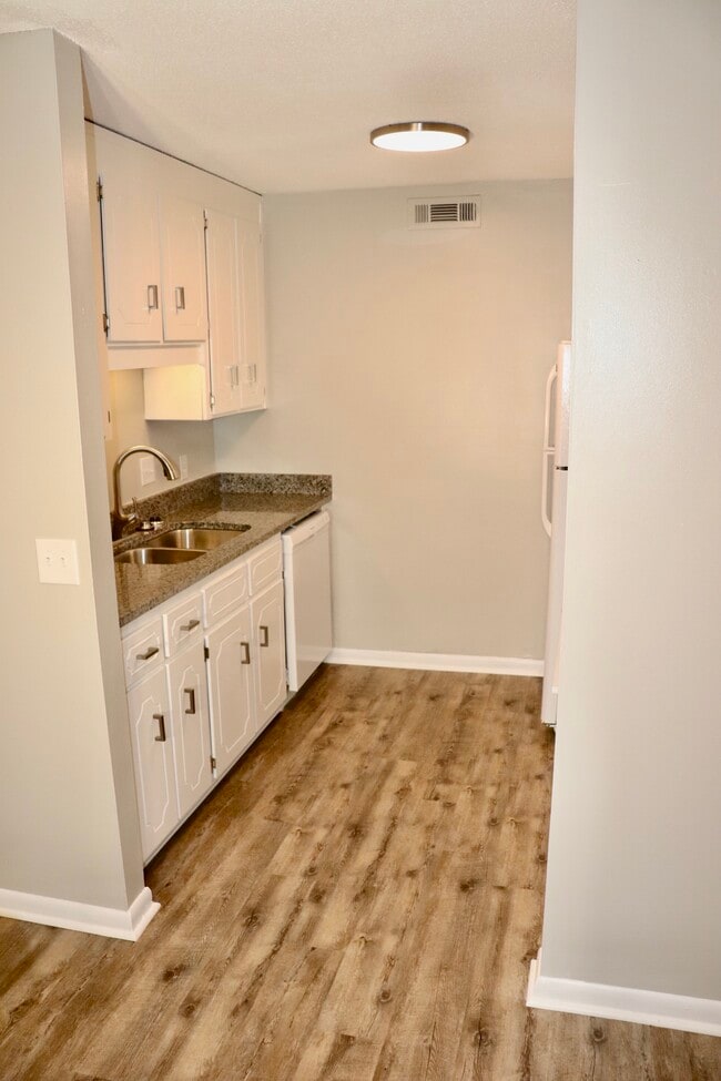 300 Apache Dr Unit 4C, Enterprise, AL 36330