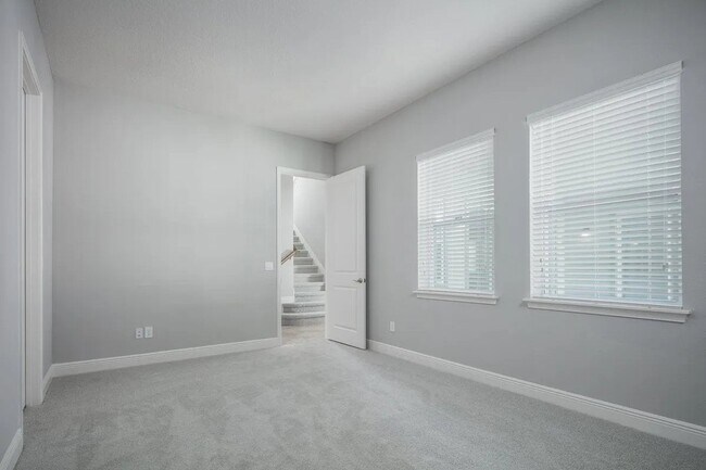 10027 Gobat Aly, Orlando, FL 32827 - photo 7