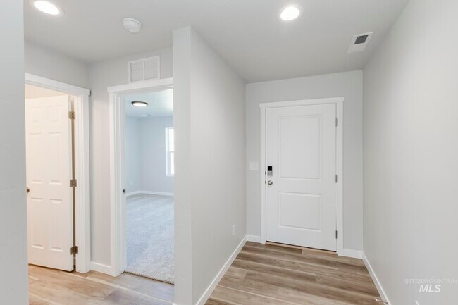 2558 W Fallon Loop, Nampa, ID 83651 - photo 7