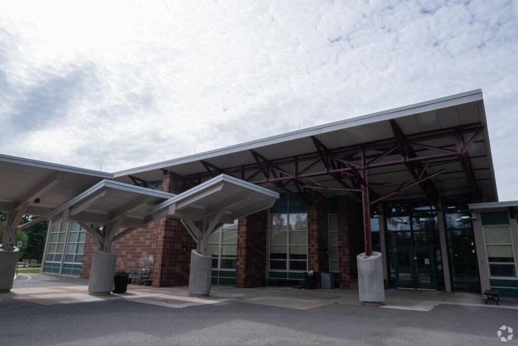 Country Elementary School fosters educations.