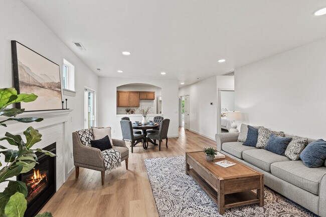 1908 Oak Road St unit 37506425, Moses Lake, WA 98837 - photo 3