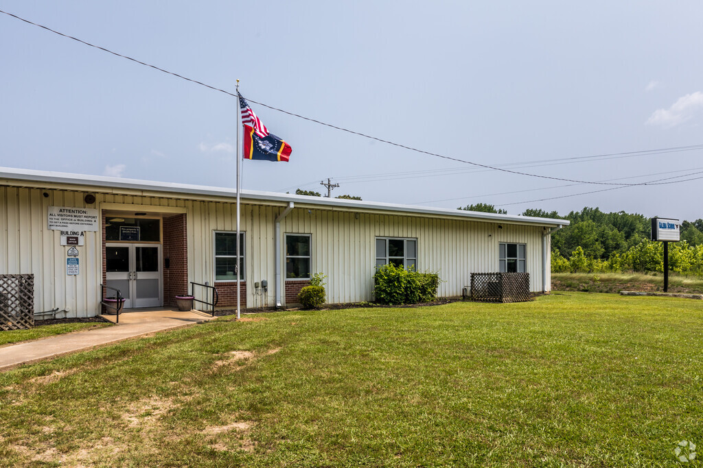 Galena Elementary School is a public school serving grades K-6 in the Holly Springs area.
