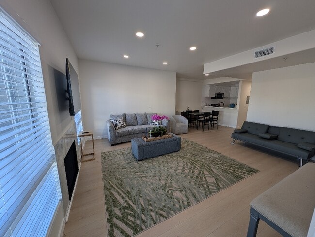 11035 Moorpark St, North Hollywood, CA 91602 - photo 7