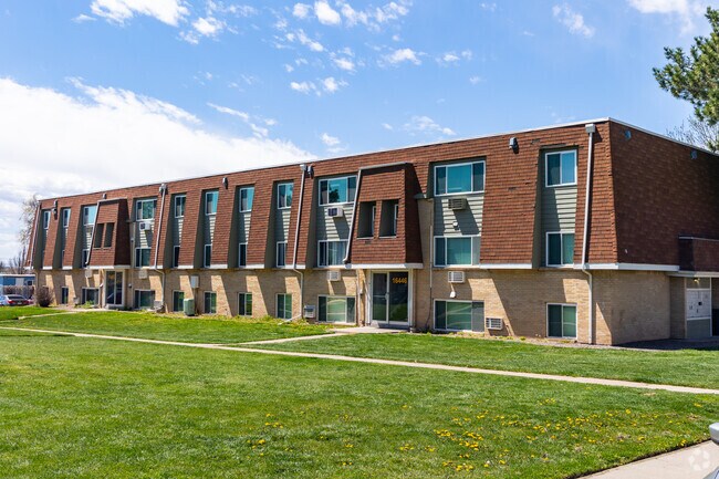 There are townhouses and apartment options on Norfolk Glen's southern edge for roughly $315,000.