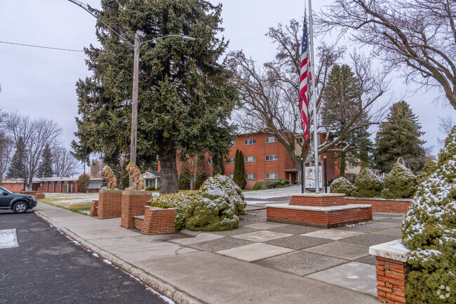 The Upper Columbia Academy is located in a rural neighborhood.