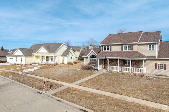 Newer homes can be found in developments and neighborhoods on the outskirts of Fort Dodge.