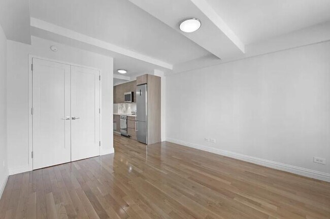 The Gemstone unit 402, New York, NY 10023 - photo 4