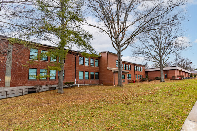 The student-teacher ratio at LaGrange Elementary School is 11:1.