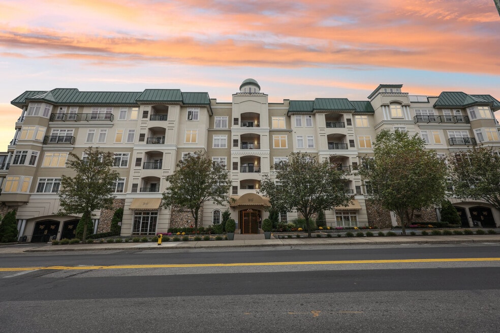 Wellington Greene unit 202, Port Chester, NY 10573 - photo 1