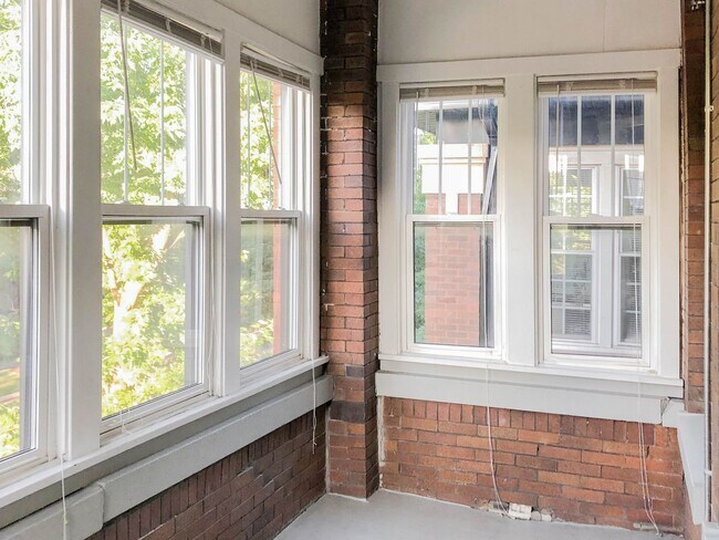 1434 W Addison St unit 2, Chicago, IL 60613 - photo 6