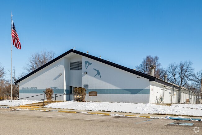 With over nine parks throughout Payette the indoor outdoor swimming pool is a year round favorite.