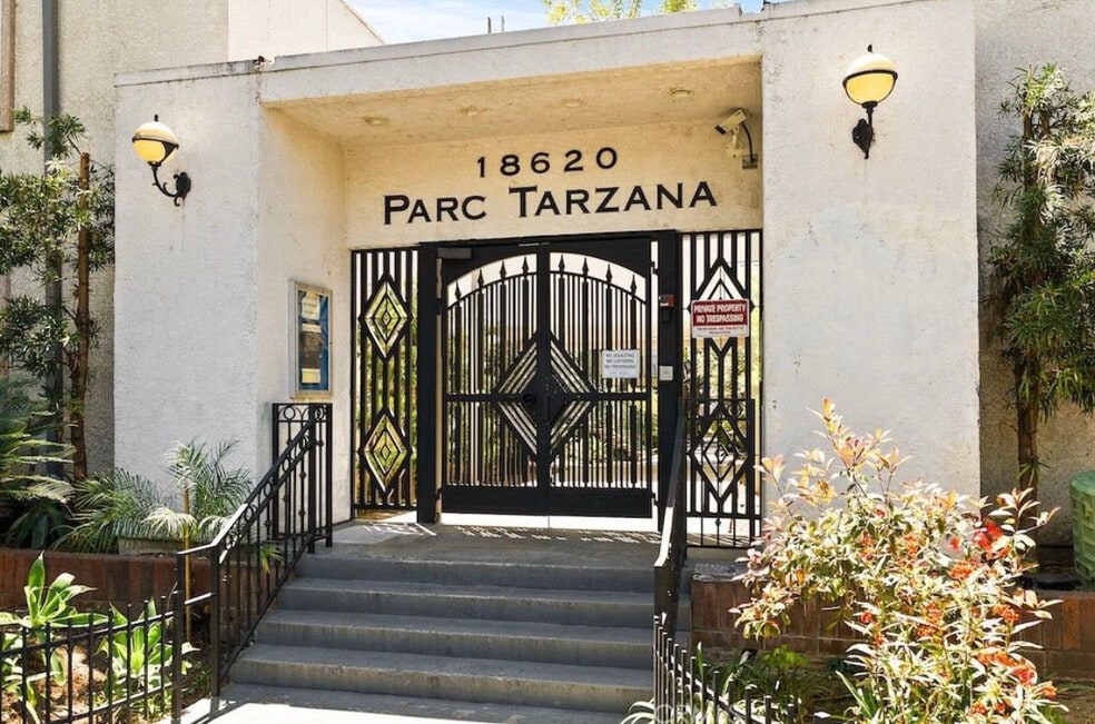 18620 Hatteras St unit 223, Tarzana, CA 91356 - photo 1