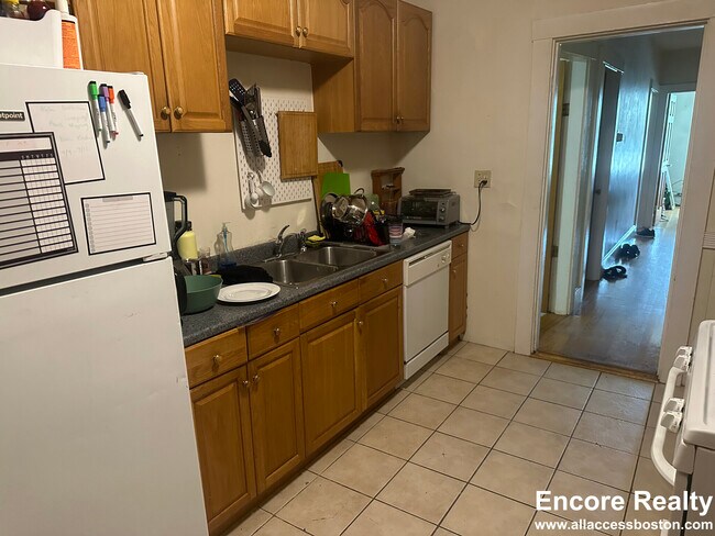 80 Prentiss St unit 8, Watertown, MA 02472 - photo 5