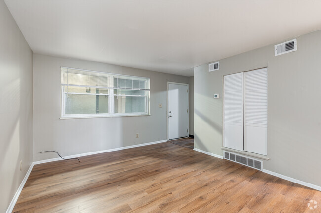 2BR, 1BA - 800SF - Living Room