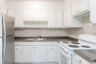 2109 Elvira St, Fayetteville, NC 28303