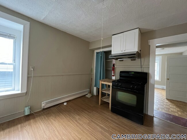359 Windsor St unit 3, Cambridge, MA 02141 - photo 6