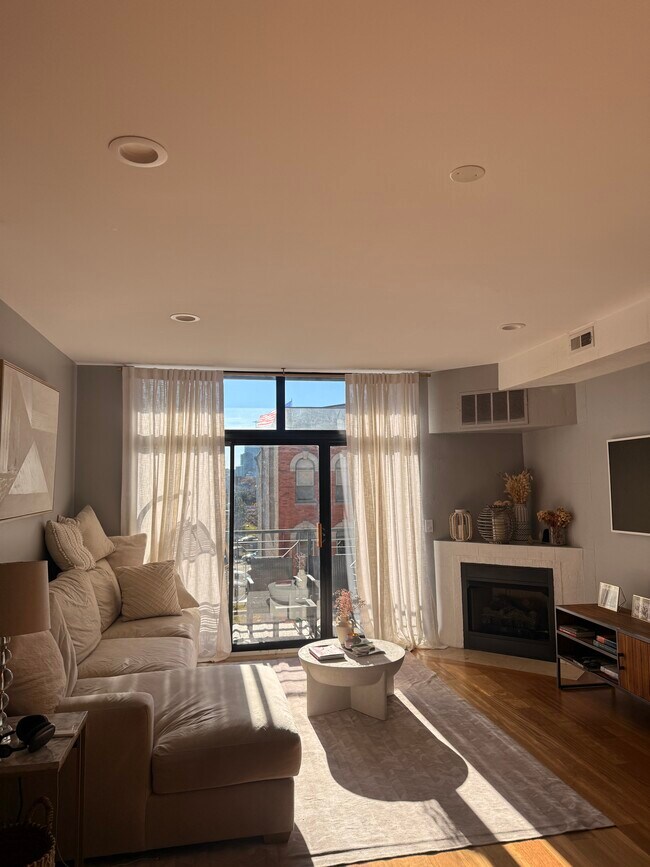 651 N Milwaukee Ave unit 301, Chicago, IL 60642 - photo 2