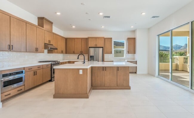 9132 Las Manaitas Ave unit 402, Las Vegas, NV 89144 - photo 2