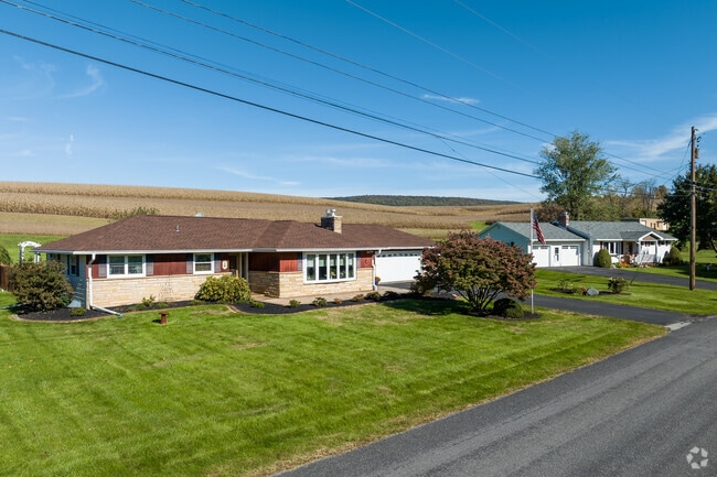 Many of the available houses in Gregg are 20th century ranches.