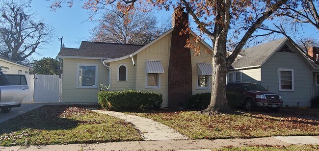 1934 Mckinley Ave unit A, San Antonio, TX 78210 - photo 2