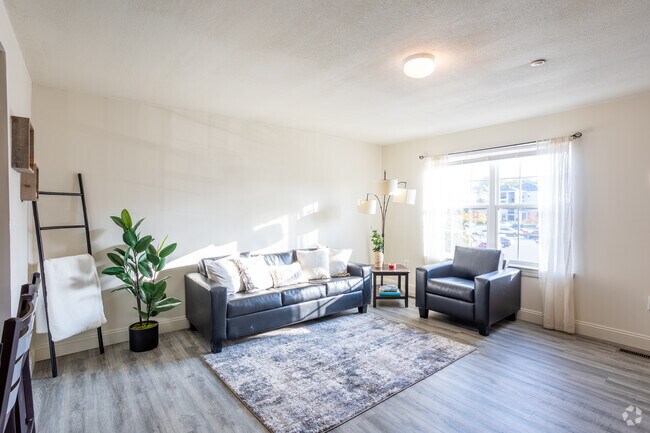 4BR, 4.5BA - 2000SF, Living Room