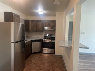 2433 Ingalls Ave, Crest Hill, IL 60403