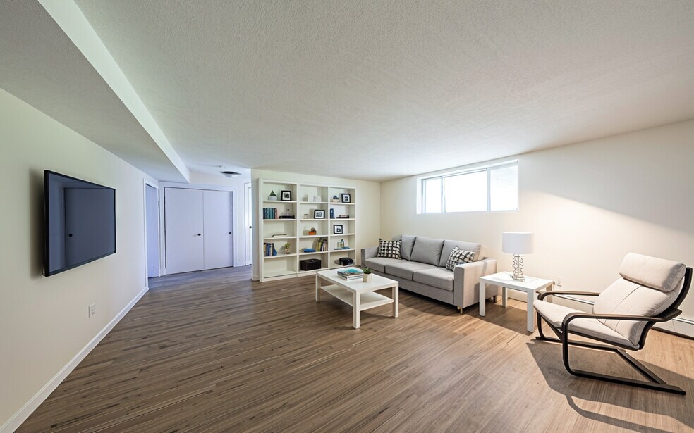 33 Westgate Rd unit 1, Boston College, MA 02467 - photo 1