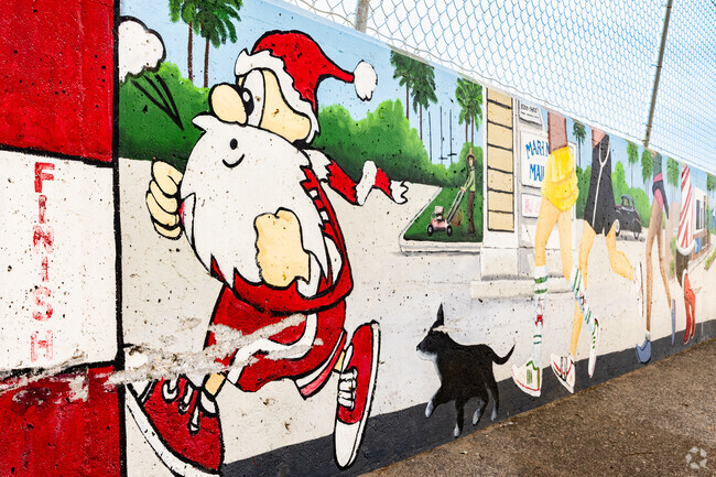 Santa to the Sea Marathon Mural where you can run with celebrities starts in Nyeland Acres.
