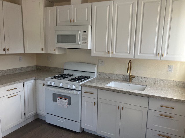 574 Yosemite Way, Salinas, CA 93906 - photo 2