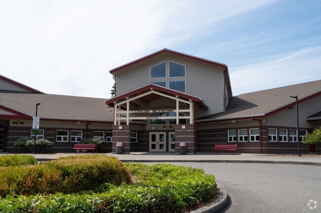 An entry shot for Cougar Mountain Middle School.