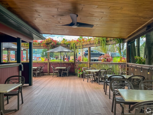 Dine outside at Ozgood's Restaurant in Robesonia.