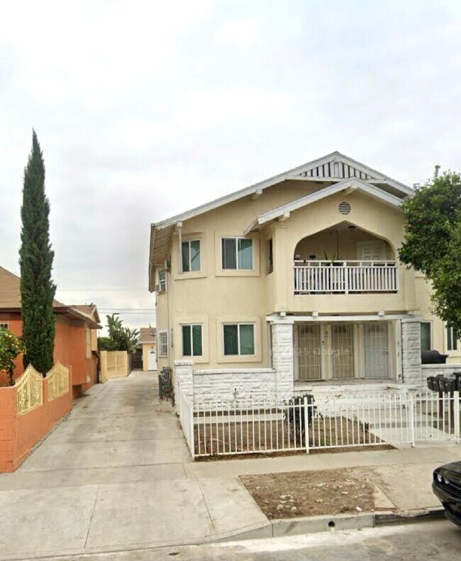 4433 3/4 Towne Ave, Los Angeles, CA 90011