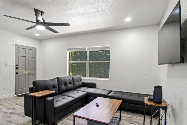 1422 Dauphin Ln unit ID1094223P, Orlando, FL 32803 - photo 3