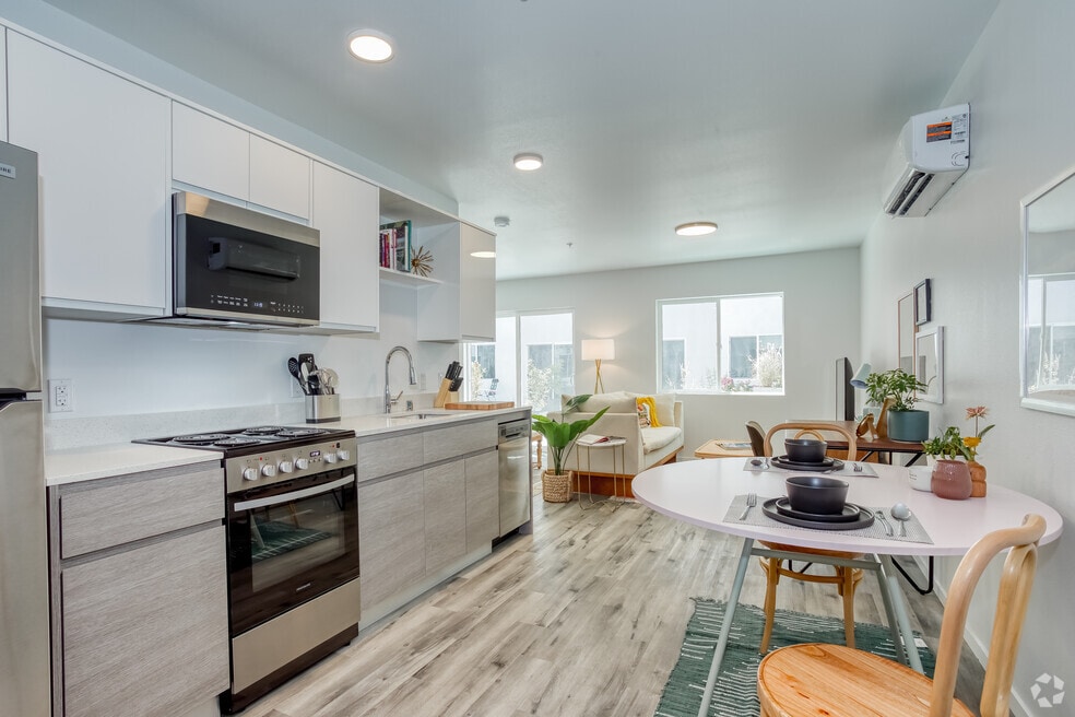 shareDOWNTOWN - Arts District, Las Vegas, NV 89104 - photo 1