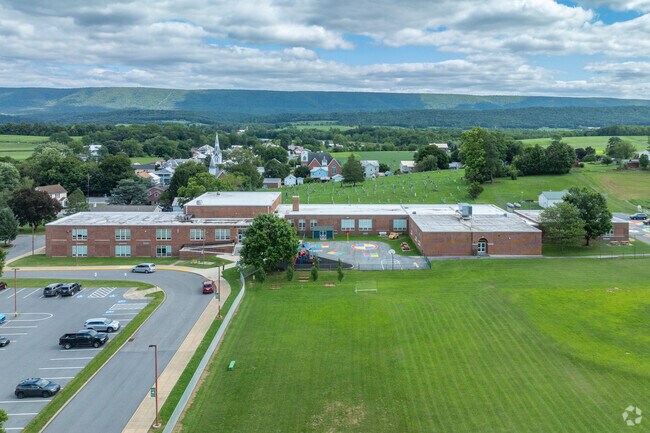 Blain Elementary School has a student-teacher ratio of 14 to 1.