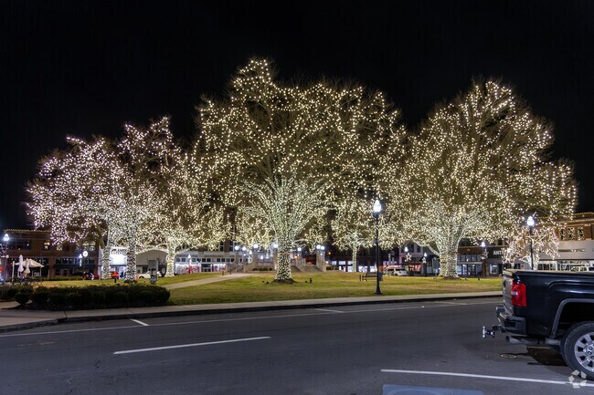 Downtown Paris, is home to many popular events throughout the year.