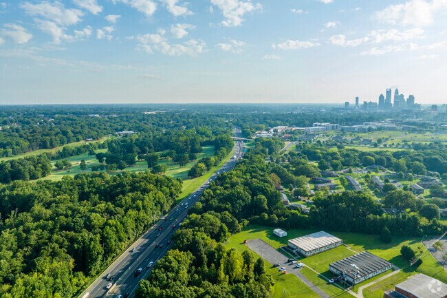 Ponderosa-Wingate commuters have easy access to I-77 for travel around Charlotte.