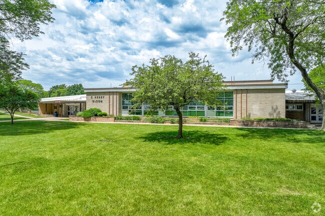 Bloom Elementary School is a public elementary school located in Rockford.