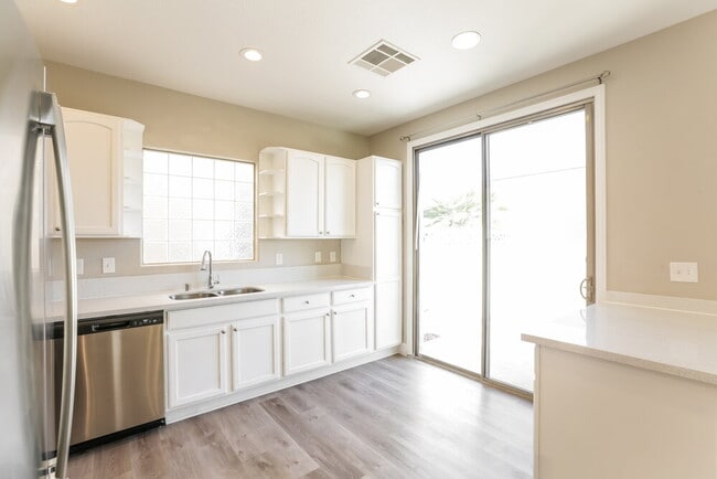 7682 Gentle Grazer St, Las Vegas, NV 89139 - photo 7